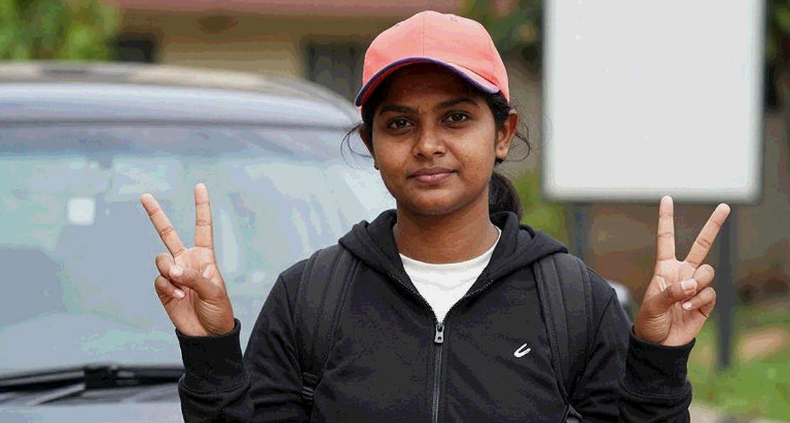 The 34th Over: Where Matches Change Their Minds — Reading Bangladesh's Threshold Overs from a Hand-Coded Ledger